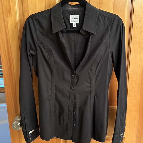 Stylish classic black essential shirt from Express - size Medium - Picture 5 of 6